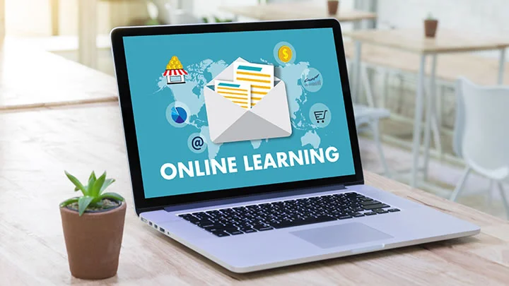 Online Learning vs. Traditional Education – Which is Better?